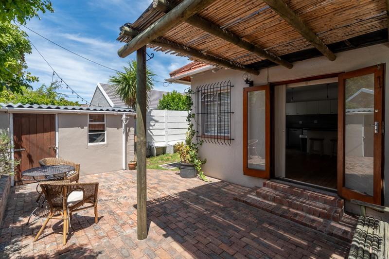 2 Bedroom Property for Sale in Harfield Village Western Cape